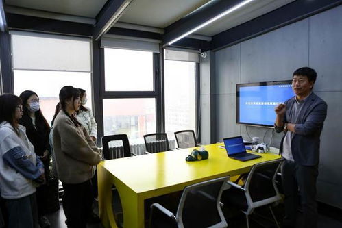 产学联动，创新启航 吉林动画学院设计与产品学院师生赴摆渡创新工场参观学习